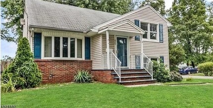 Building Photo - 429 Charles St