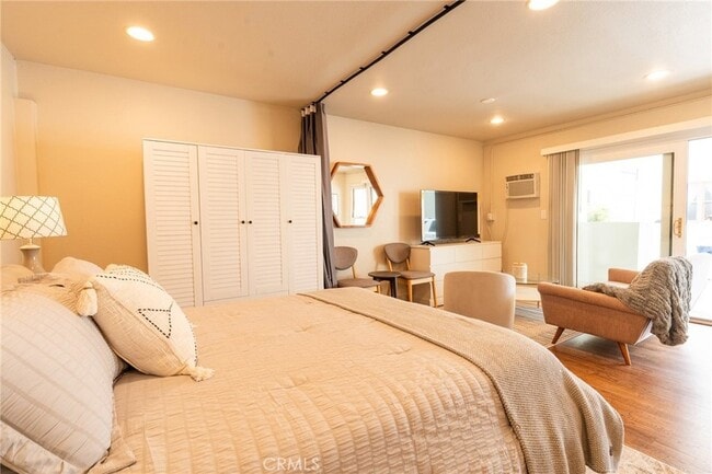 Building Photo - 327 3rd St