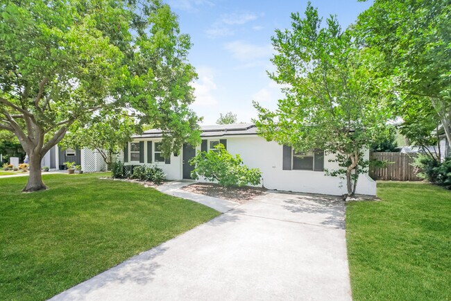 Building Photo - Discover Your Next Home
