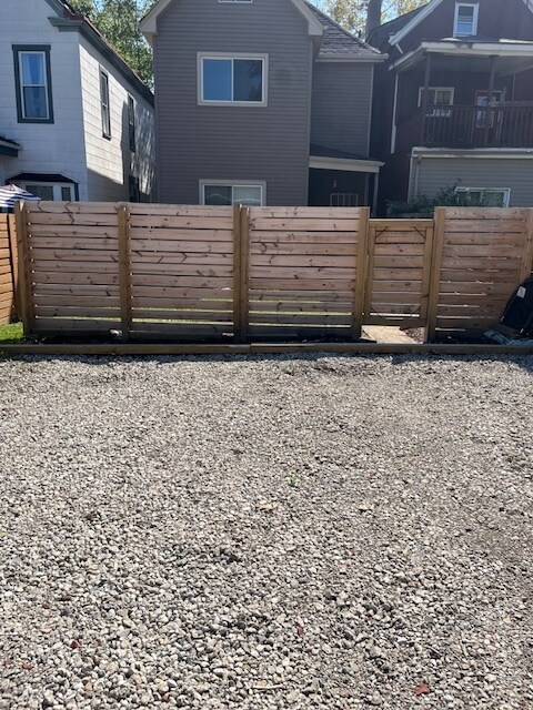 Foto del edificio - 309 Biddle Ave