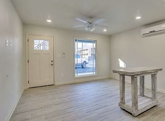 Building Photo - 1 bedroom condo 3 blocks from Bryant Denny...