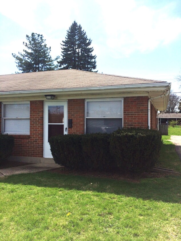 Front Entrance - end unit - 2423 Broadmoor Dr