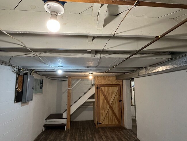 Building Photo - 337 E Dorothy Ln