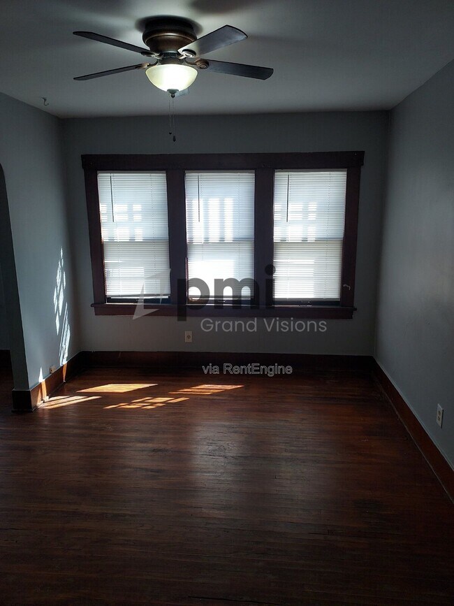 Foto del edificio - 875 W Waggoner St