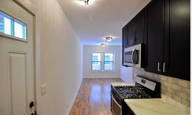 Building Photo - 2209 W Eastwood Ave