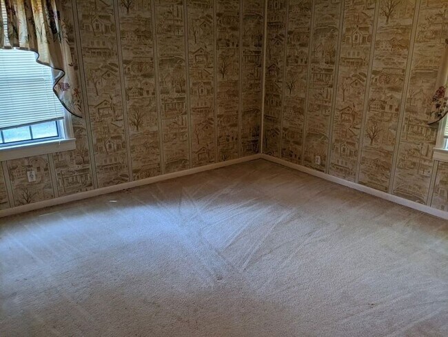 Building Photo - Dream home away from all trouble
