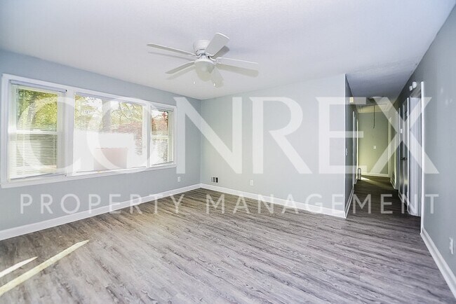 Foto del edificio - Modern 4 Bedroom, 2 Bathroom