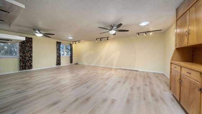Foto del edificio - Fantastic 3 Bedroom, 1 level living near F...