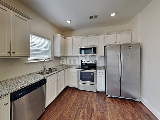 Building Photo - 8138 Willowbank Way