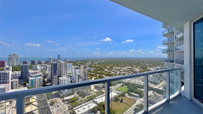 Foto del edificio - 185 SW 7th St