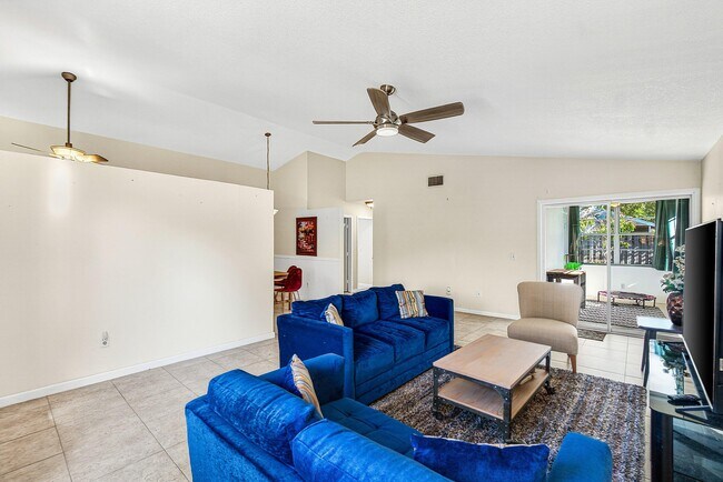 Foto del edificio - 7883 Blackwood Ln