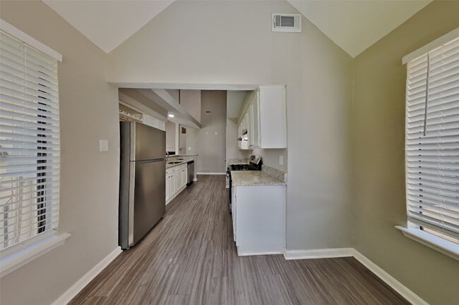 Building Photo - 7323 Livery Ln