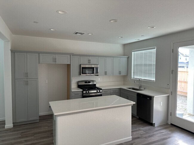 Foto del edificio - Lovely newer home on a corner lot!