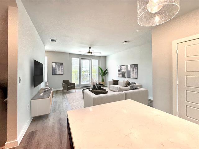 Foto del edificio - 540 Foxglove Rd