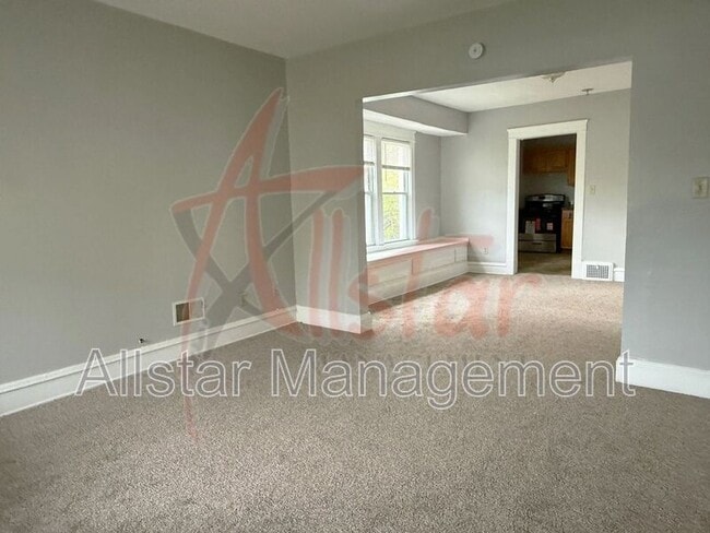 Foto del edificio - 3018 E 125th St