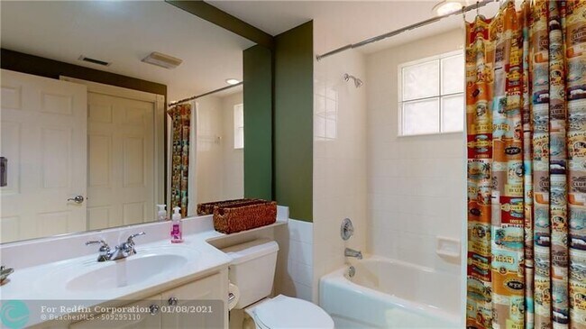 Building Photo - 174 Soriano Dr