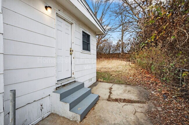 Building Photo - 129 Cameron Rd