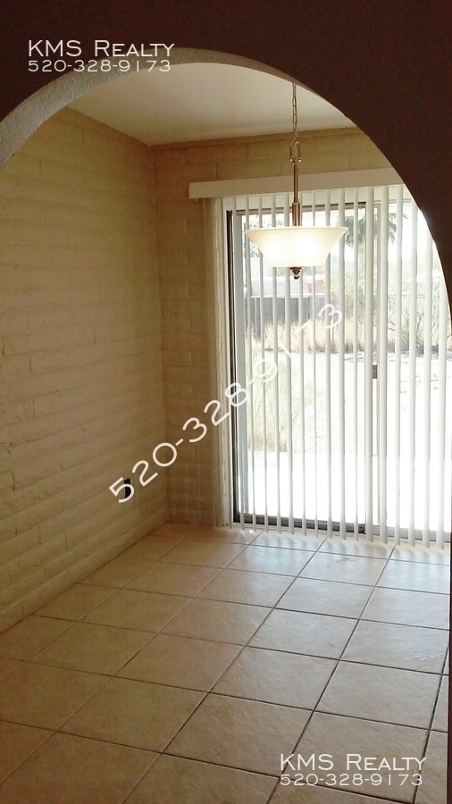 Building Photo - 4 bedroom 2 bath House - Kinney Rd & Ajo Way