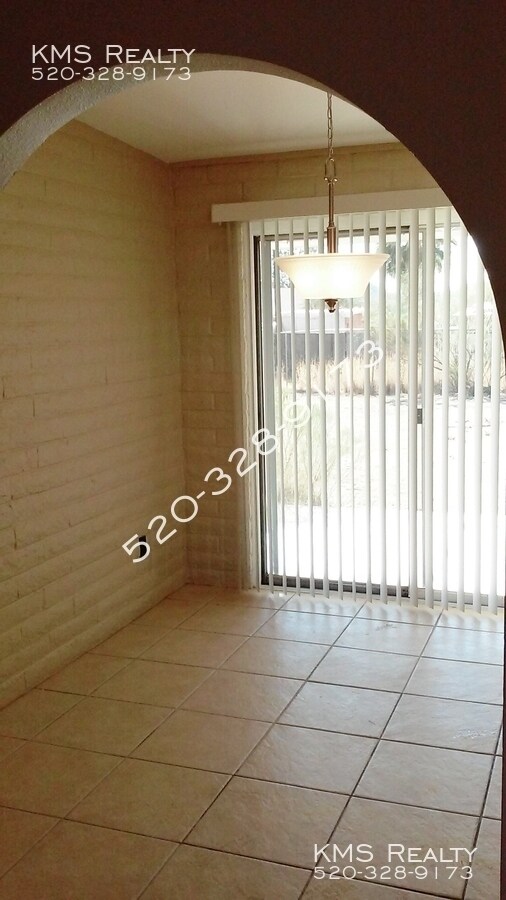 Foto del edificio - 4 bedroom 2 bath House - Kinney Rd & Ajo Way