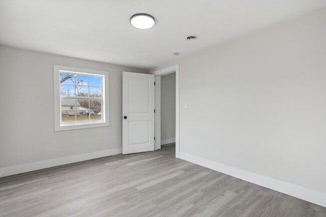 Building Photo - 8450 S Mann Rd