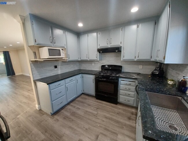 Building Photo - 4361 Bel Estos Way
