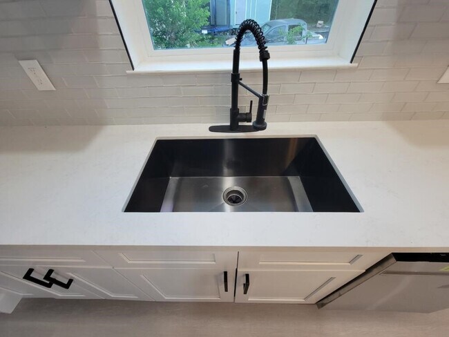 Foto del edificio - 4505 Kress St