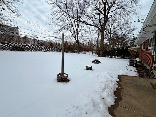 Foto del edificio - 317 Thomas Ave