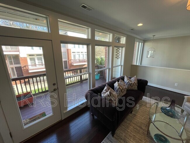 Building Photo - 843 The Village Cir