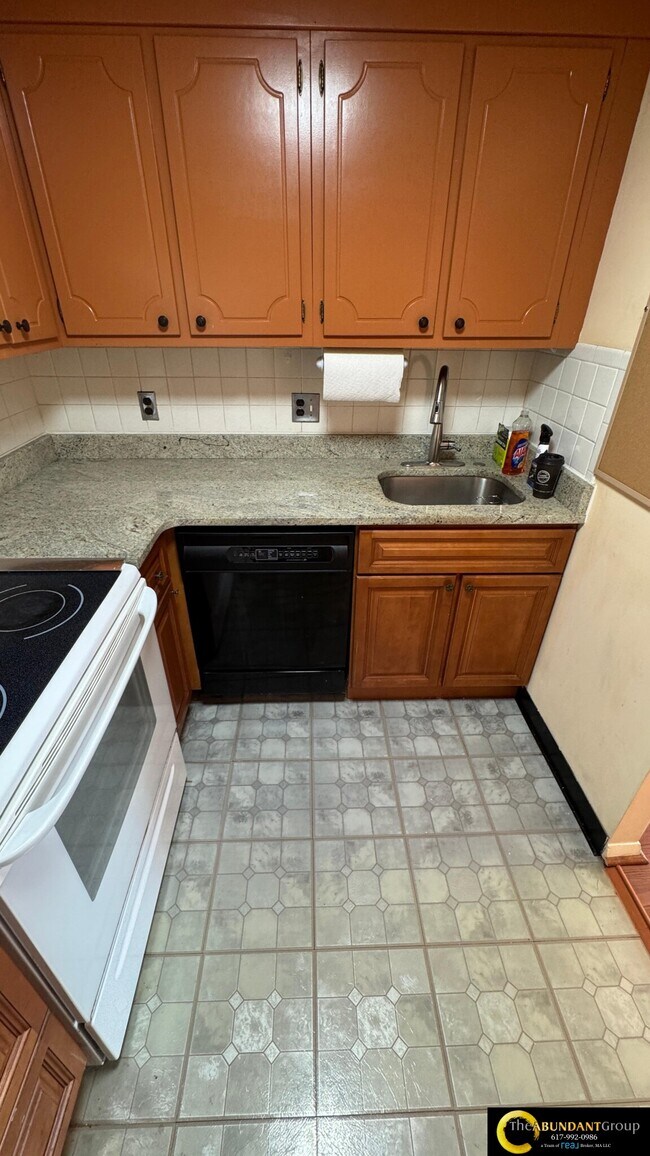 Building Photo - 287 Harvard St