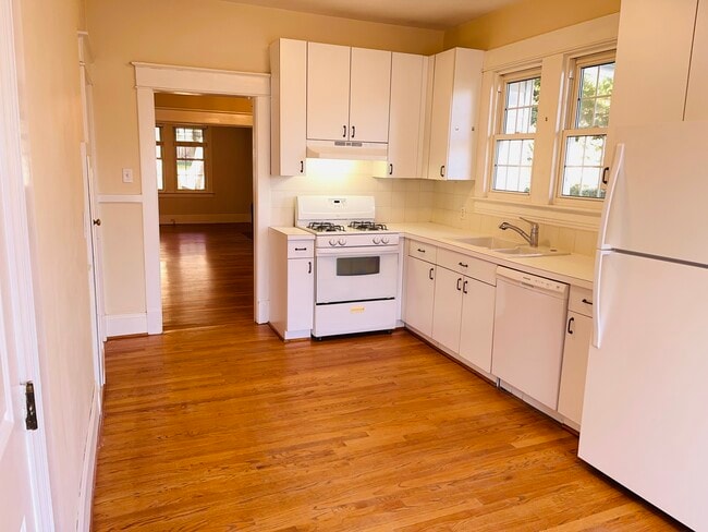 Building Photo - 307 Perry St