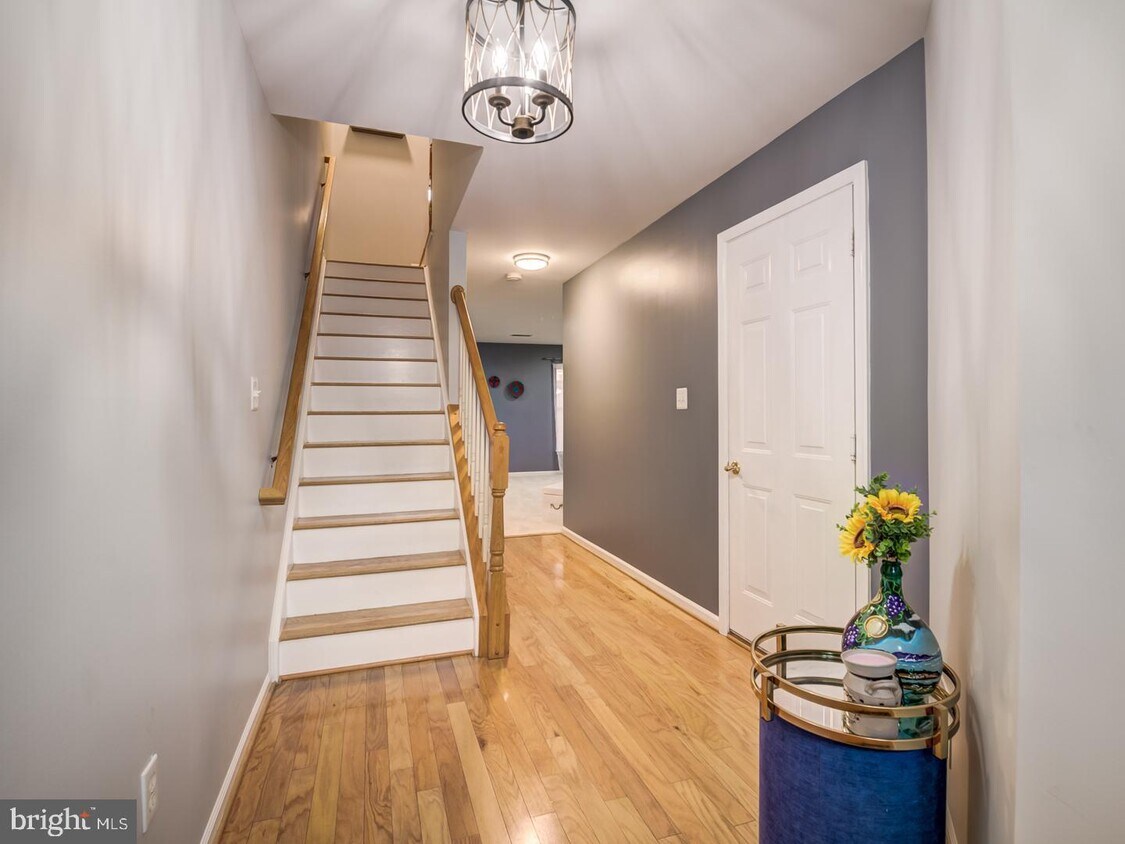 Foto principal - 5921 Kirkcaldy Ln