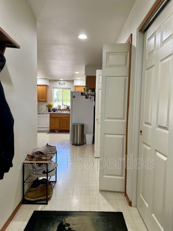 Foto del edificio - 1325 E Maplewood Ave