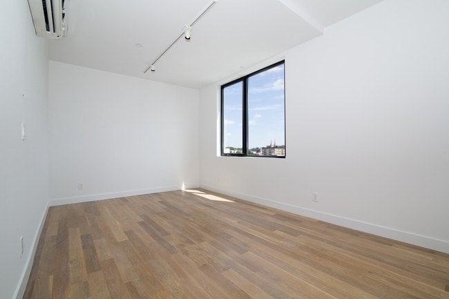 Building Photo - 100 Ainslie St