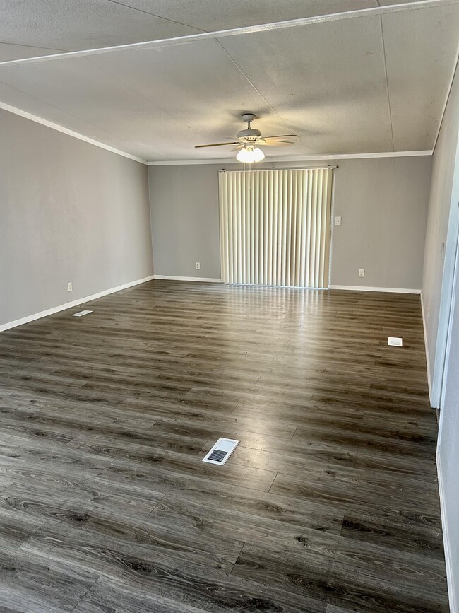 Building Photo - 508 Walnut Way