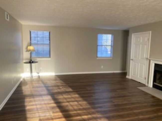 Foto del edificio - Knoxville 37914 - 2 bedroom, 2 bath comple...