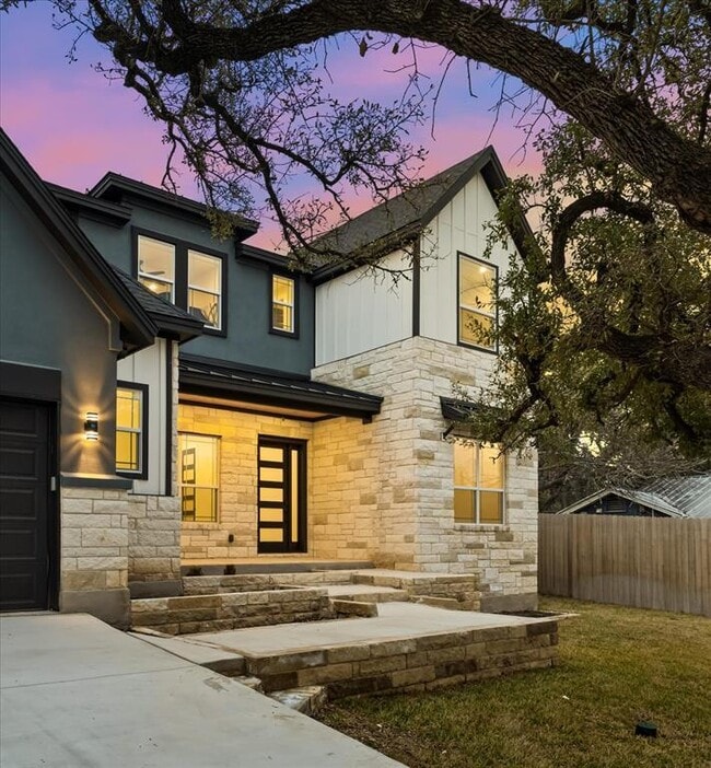 Building Photo - 14804 Arrowhead Dr
