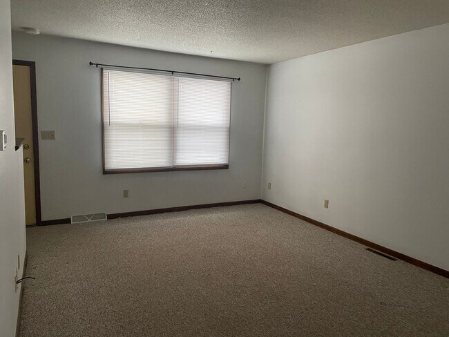 Foto del edificio - 2 Bedroom/1.5 Bathroom in Iowa City near K...