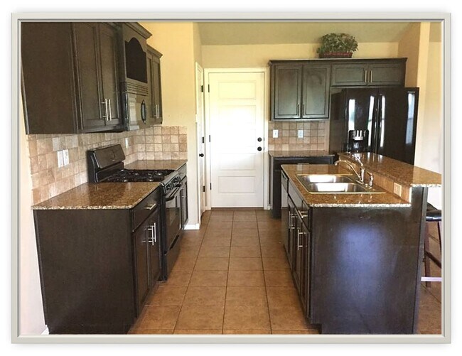 Building Photo - 3 Bed | 2 Bath | Tulsa | 1,560 sqft