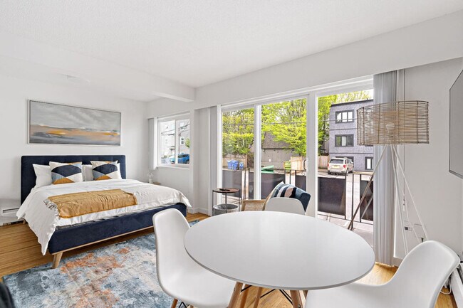 Building Photo - 1550 W 11th Ave