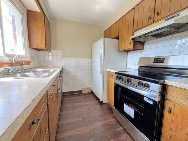Foto del edificio - 44 Oakridge Dr