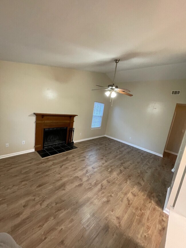 Foto del edificio - 2817 Ridgecrest Dr