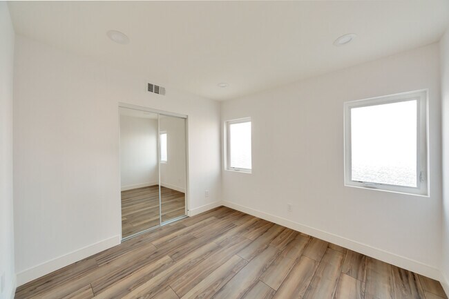 Building Photo - 3538 Chesapeake Ave