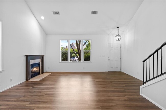 Building Photo - 235 Jackson Creek Dr