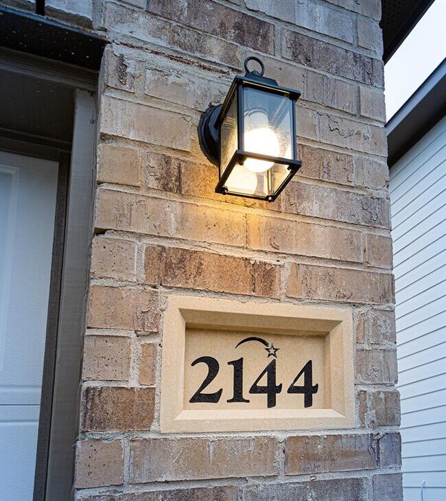 Building Photo - 2144 Cedar Bnd Dr