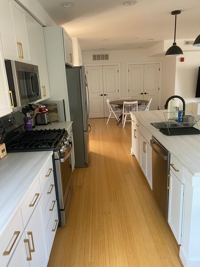 Foto del edificio - 3311 13th St NW