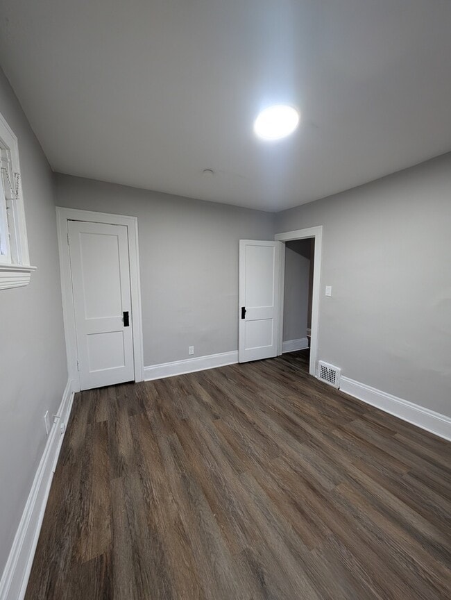 Building Photo - Charming 3BR 1BA Home w/  Solar Panels • Driveway in Cleveland