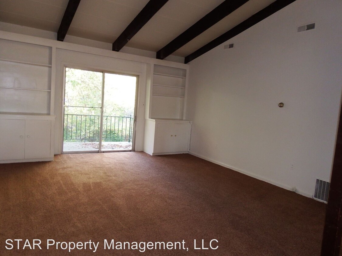 Foto principal - 2620-2630 E Northern Pkwy