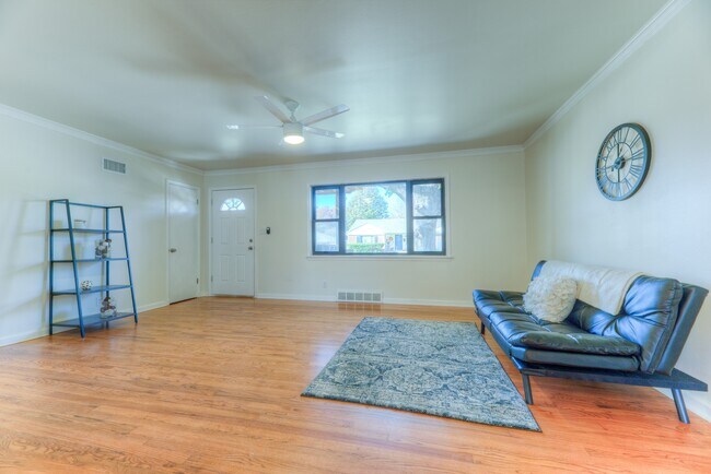 Foto del edificio - 2609 S Toledo Ave