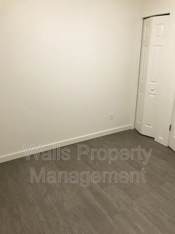 Building Photo - 2501 Thorndyke Ave W