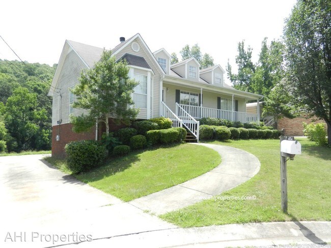 Building Photo - 2025 Amanda Ln